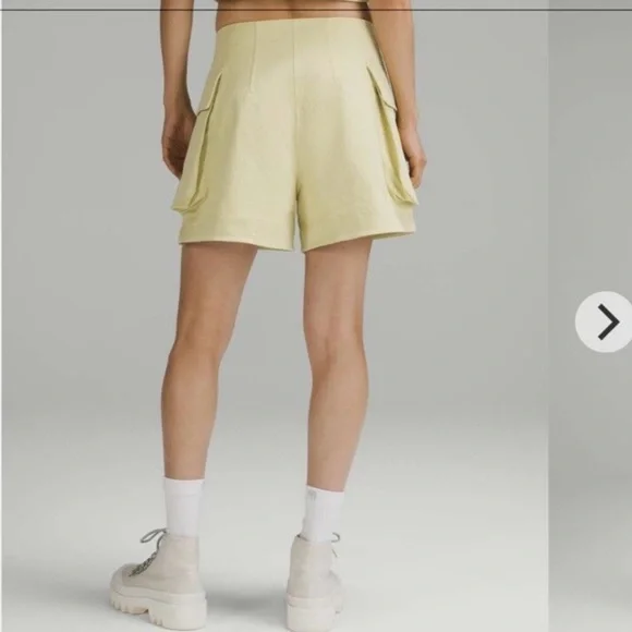 lululemon Women’s Relaxed Fit Super High Rise Yellow Cargo Short 4” size 10 NWT - Picture 2 of 9